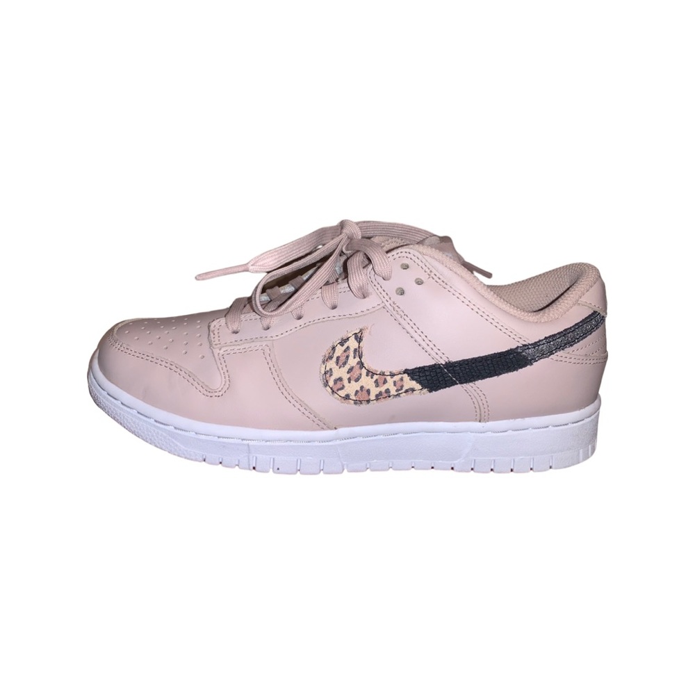 Nike dunk low SE primal pink